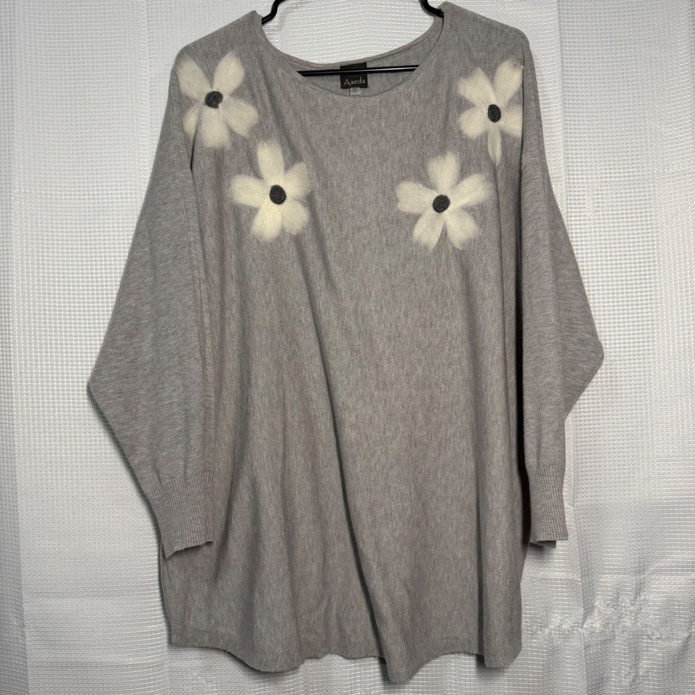 Aaeda Sweater 2X Gray Floral Applique Batwing Sleeve Pullover
